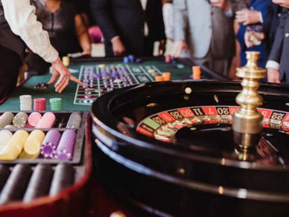 American Roulette là gì? Khám phá trò chơi roulette hấp dẫn với cơ hội thắng lớn tại 8xbet